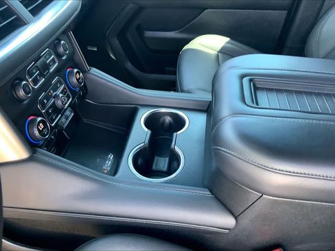 Used 2022 Chevrolet Tahoe Z71 w/ Luxury Package AWD/4WD image 17