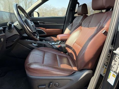 Used 2023 Kia Telluride EX w/ EX Captain's Chair Package image 14