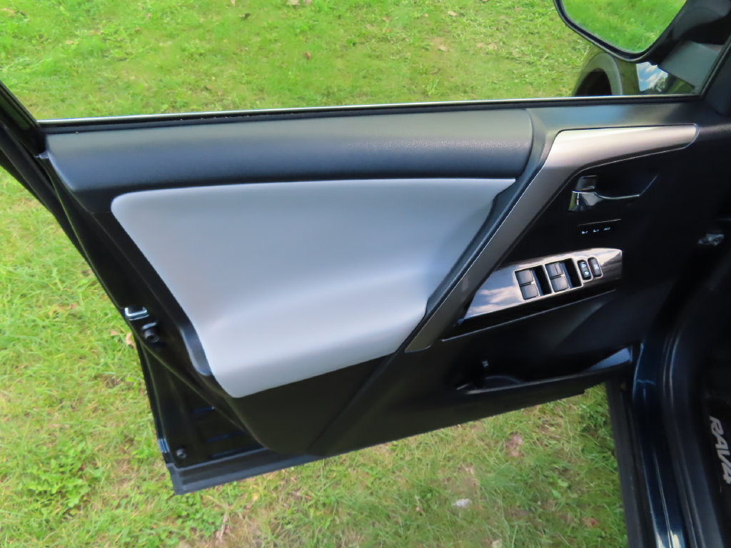 Used 2018 Toyota RAV4 Limited w/ All Weather Liner Package AWD/4WD image 30