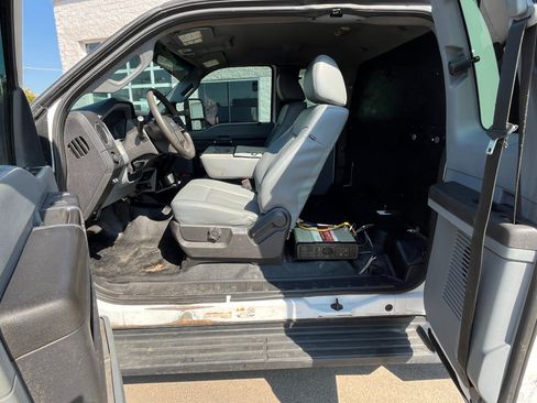 Used 2016 Ford F550 4x4 SuperCab Super Duty image 11