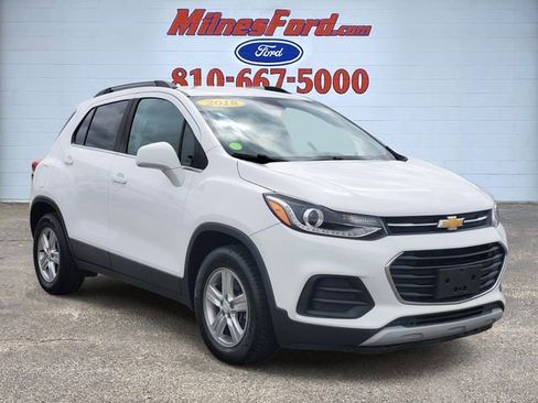Used 2018 Chevrolet Trax LT FWD image 2