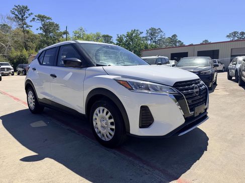 Used 2023 Nissan Kicks S image 8
