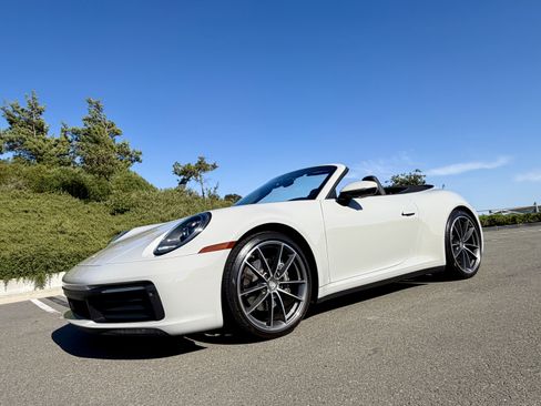 Used 2022 Porsche 911 Carrera image 3