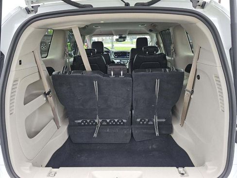 Used 2022 Chrysler Pacifica Touring-L FWD image 15