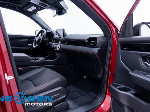 Used 2025 Honda Pilot TrailSport image 50