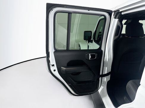 Used 2025 Jeep Wrangler Sahara image 26