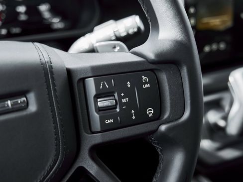 Used 2025 Land Rover Defender 110 V8 image 60