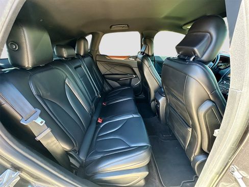 Used 2017 Lincoln MKC Select image 26