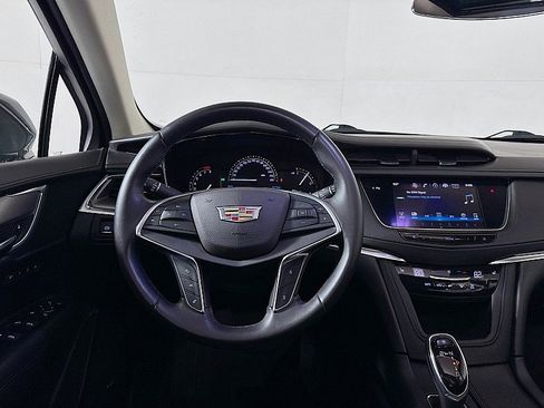 Used 2017 Cadillac XT5 Luxury image 25