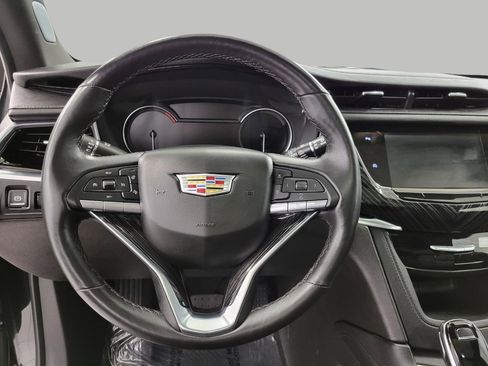 Certified 2025 Cadillac XT6 Premium Luxury image 6
