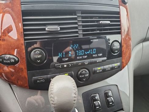 Used 2009 Toyota Sienna XLE image 8