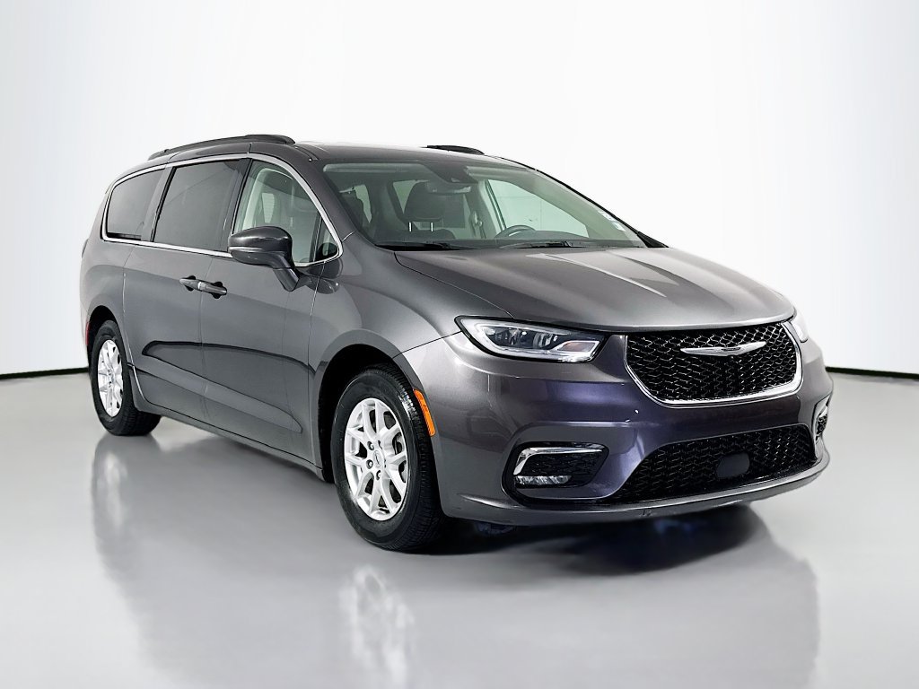 Used 2022 Chrysler Pacifica Touring-L FWD image 4