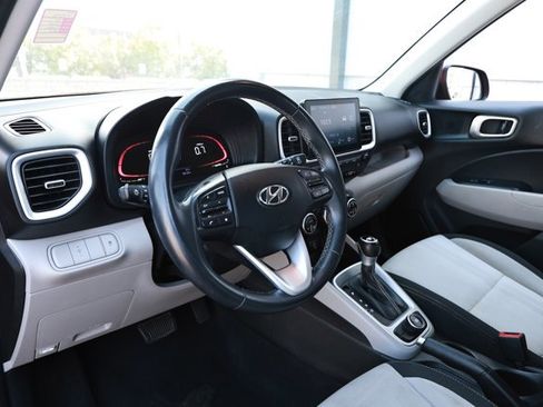 Used 2024 Hyundai Venue SEL FWD image 26