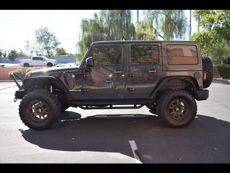 Used 2017 Jeep Wrangler Unlimited Rubicon w/ Connectivity Group AWD/4WD image 5