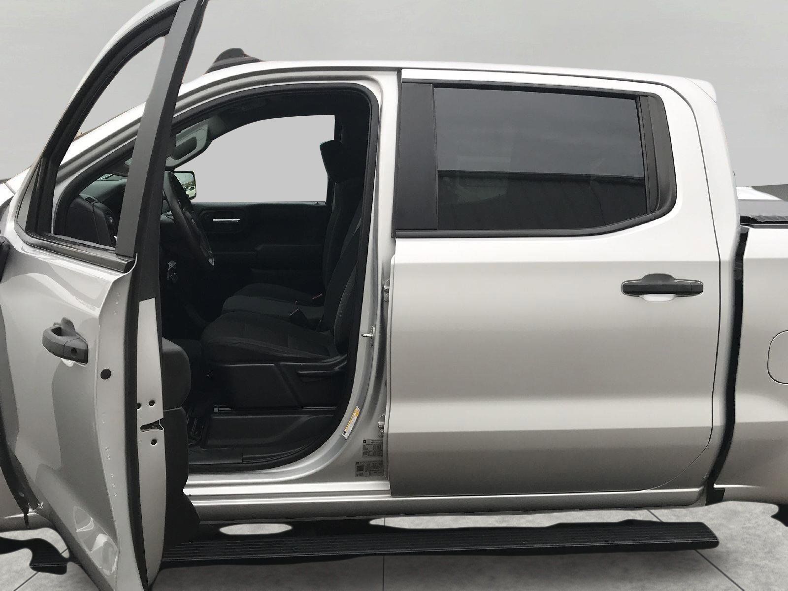 Used 2020 Chevrolet Silverado 1500 Custom w/ Custom Convenience Package AWD/4WD image 8