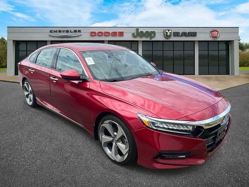 Used 2018 Honda Accord Touring image 2