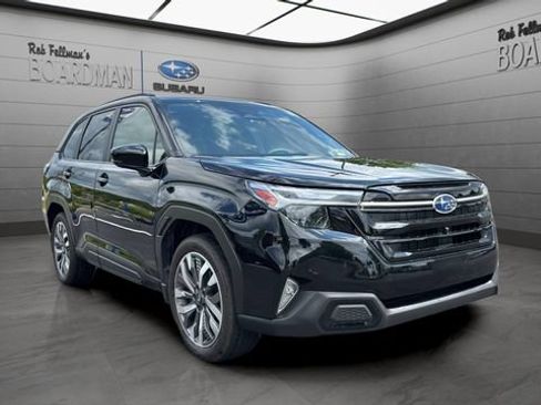 Used 2025 Subaru Forester Touring AWD/4WD image 2