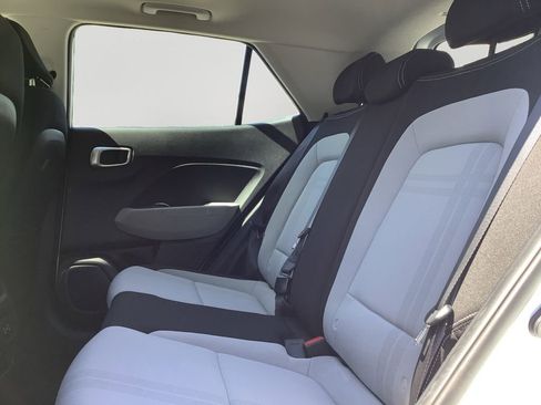 Used 2025 Hyundai Venue SEL FWD image 15