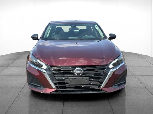 Used 2024 Nissan Altima 2.5 SV FWD image 2