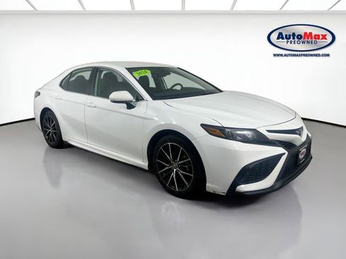 Used 2024 Toyota Camry SE FWD image 1