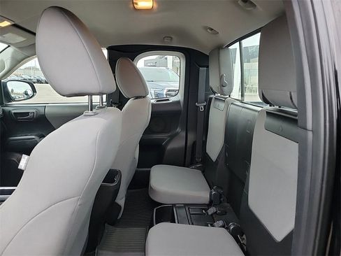 Used 2017 Toyota Tacoma SR image 12