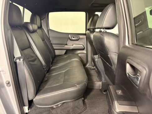 Used 2019 Toyota Tacoma TRD Off-Road w/ TRD Premium Off Road Package AWD/4WD image 18