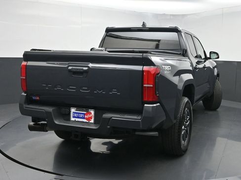 Used 2024 Toyota Tacoma TRD Sport AWD/4WD image 40