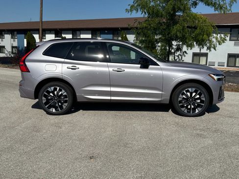 New 2026 Volvo XC60 B5 Plus w/ Climate Package image 4