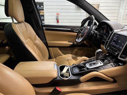 Used 2017 Porsche Cayenne Platinum Edition AWD/4WD image 28