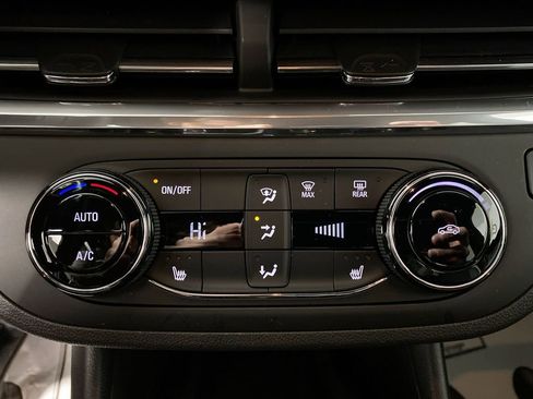 Used 2024 Buick Envista Preferred w/ Convenience I Package image 18