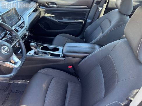 Used 2024 Nissan Altima 2.5 SV image 16