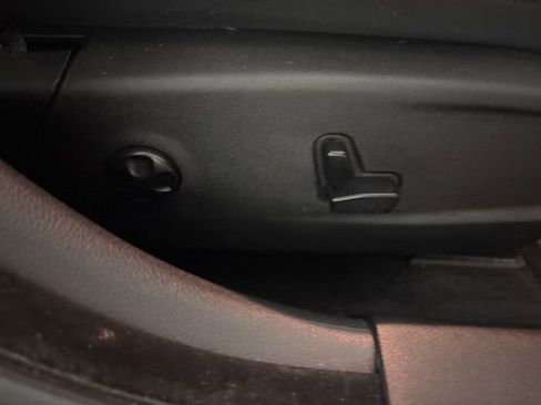 Used 2018 Chrysler 300 Limited w/ Safetytec Plus Group image 25