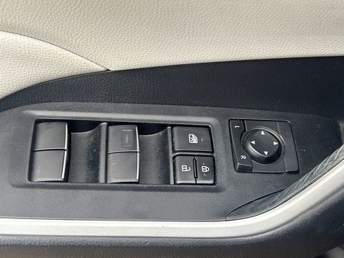 Used 2021 Toyota RAV4 XLE Premium image 6