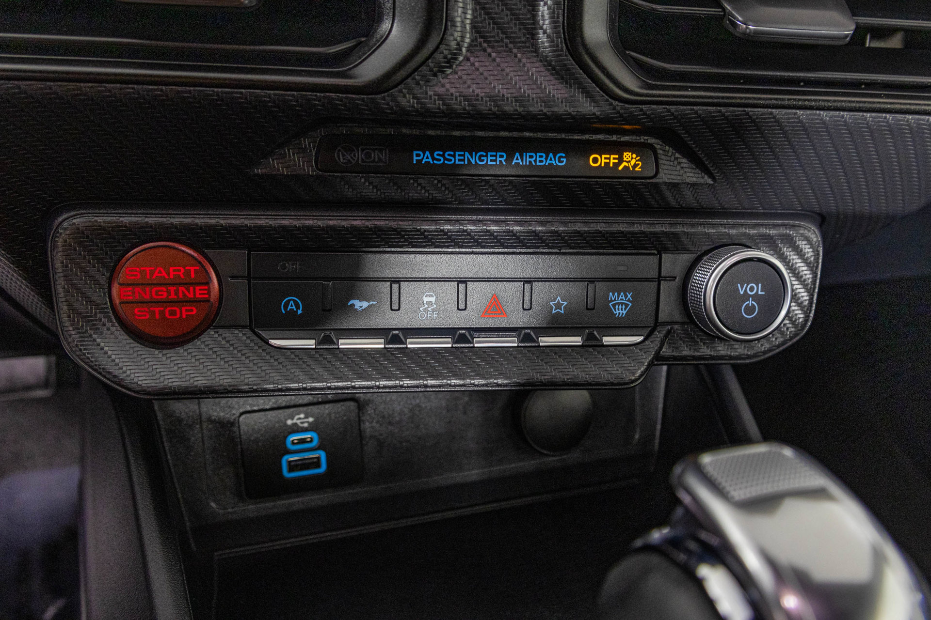 Used 2025 Ford Mustang Coupe RWD image 25