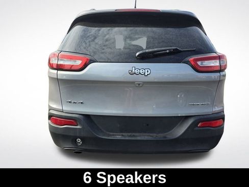 Used 2017 Jeep Cherokee Sport image 7