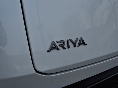 Used 2025 Nissan Ariya AWD image 32