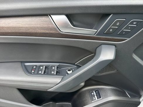 Certified 2024 Audi Q5 e Prestige w/ Prestige Package AWD/4WD image 12