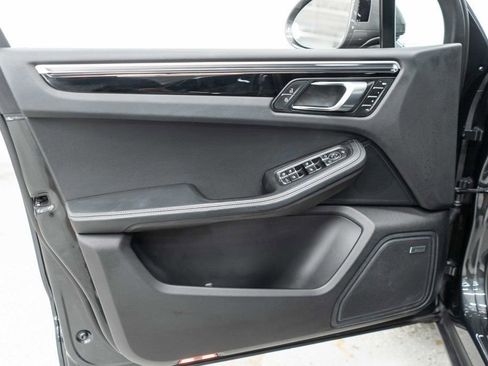 Used 2023 Porsche Macan Turbo image 14