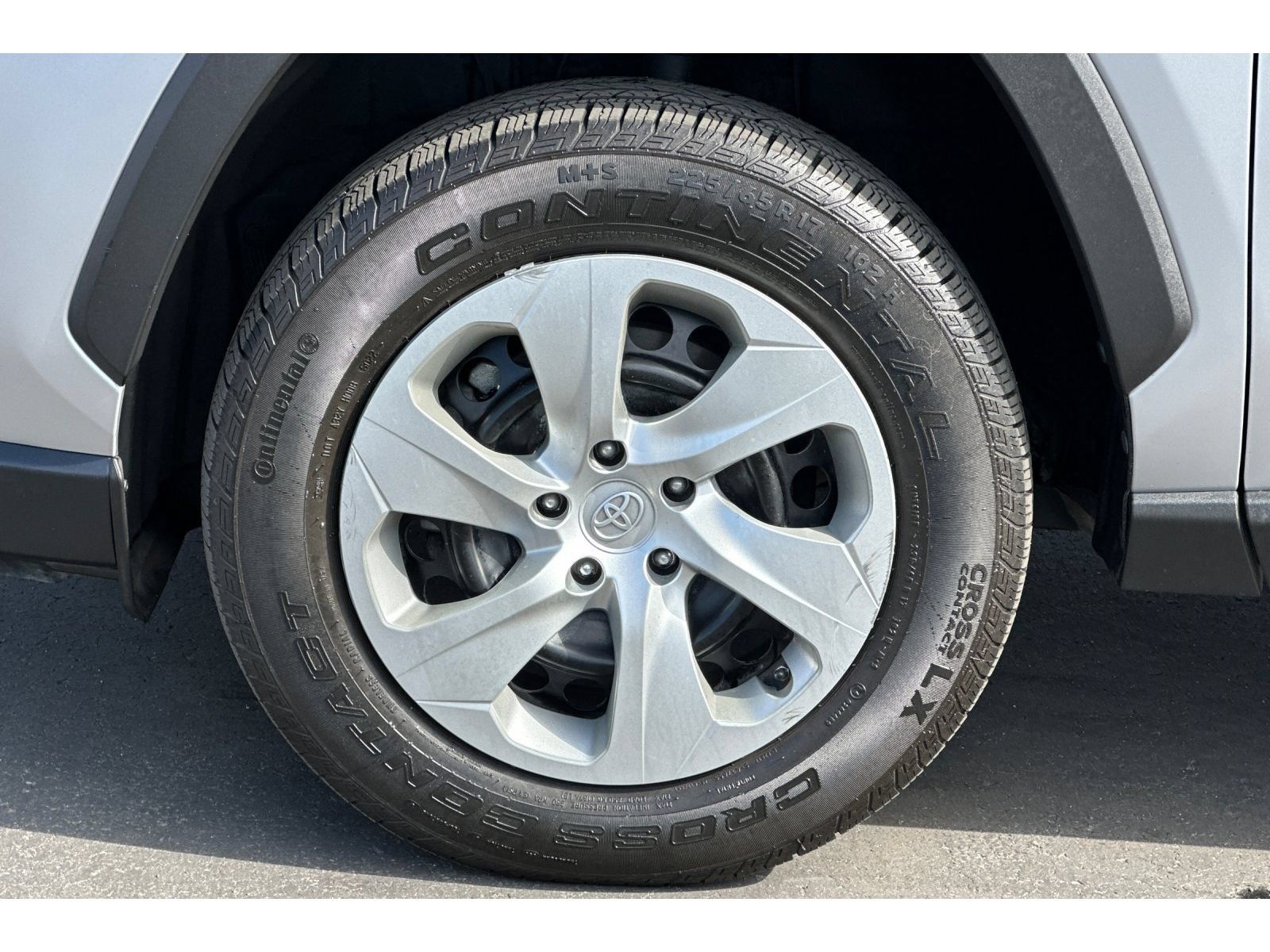 Used 2019 Toyota RAV4 LE w/ Carpet Mat Package FWD image 31