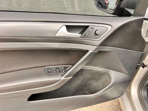 Used 2019 Volkswagen Golf SE w/ Driver Assistance Package image 15