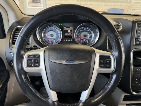 Used 2015 Chrysler Town & Country Touring w/ Driver Convenience Group FWD image 22