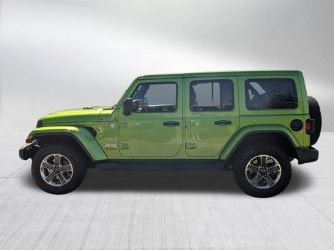 Used 2019 Jeep Wrangler Unlimited Sahara w/ Uconnect 4C Nav & Sound Group AWD/4WD image 2