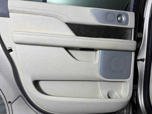 Used 2020 Lincoln Navigator L Reserve w/ Luxury Package image 22