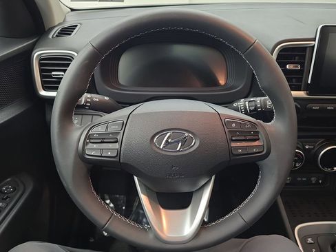 Used 2026 Hyundai Venue SEL FWD image 15