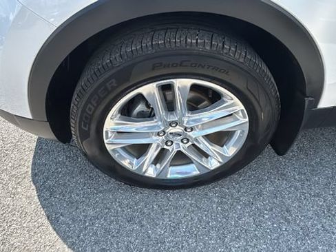 Used 2017 Ford Explorer Limited AWD/4WD image 10