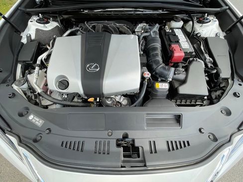 Used 2025 Lexus ES 350 Ultra Luxury w/ Accessory Package (Z2) image 33