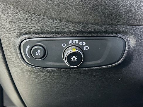 Used 2023 Chevrolet Equinox LT FWD image 10