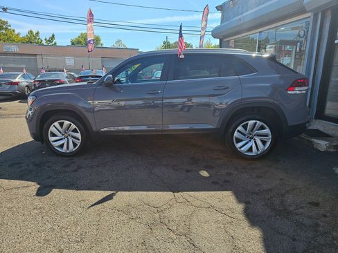 Used 2021 Volkswagen Atlas Cross Sport SE w/ Panoramic Sunroof Package image 2