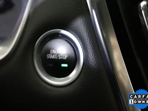 Used 2021 Chevrolet Traverse LT FWD image 32