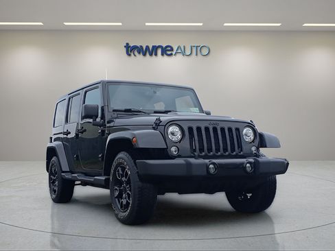 Used 2018 Jeep Wrangler Unlimited Sahara AWD/4WD image 7